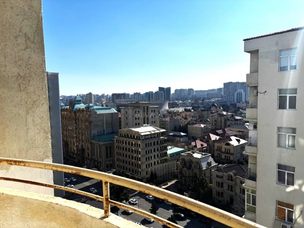 Satılır 3 otaqlı mənzil 138 m²