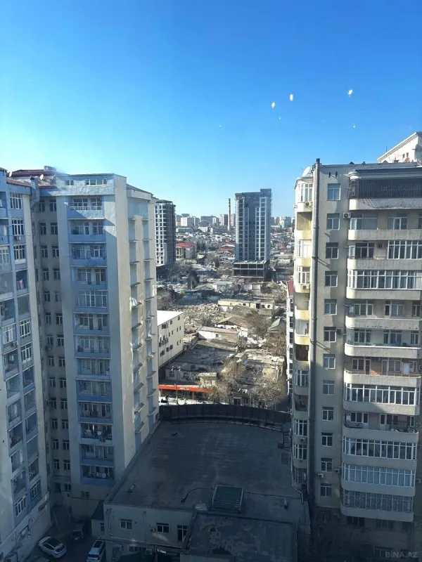 Satılır 3 otaqlı mənzil 138 m²