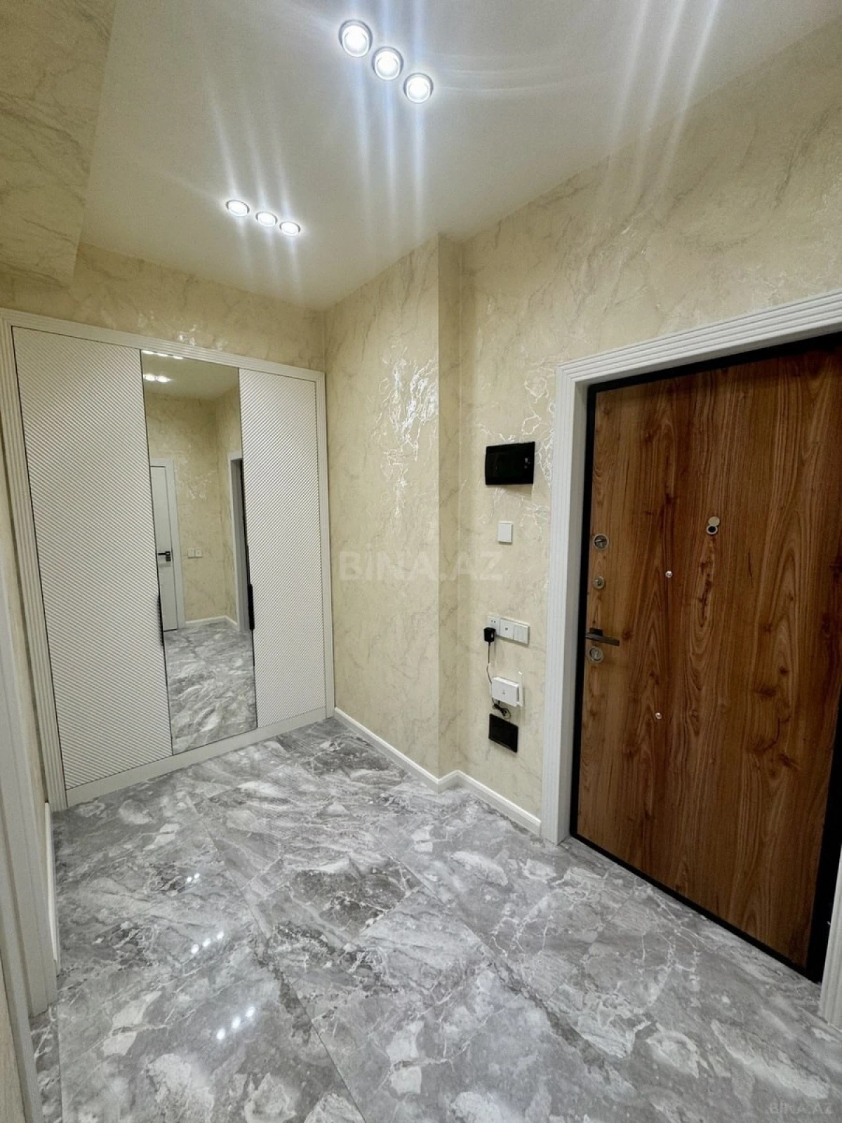 Satılır 2 otaqlı mənzil 53 m²