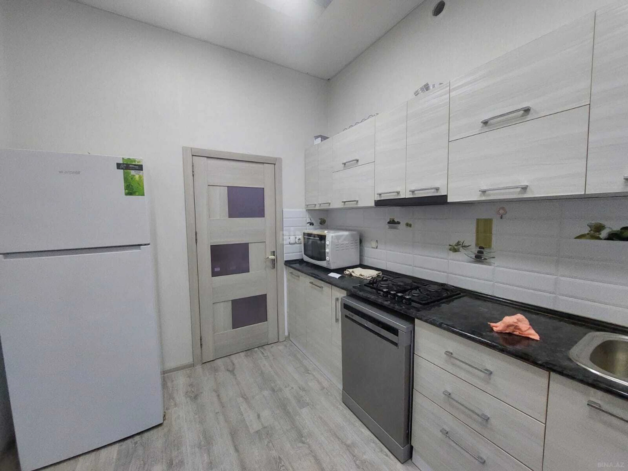 Kirayə verilir 2 otaqlı mənzil 70 m²