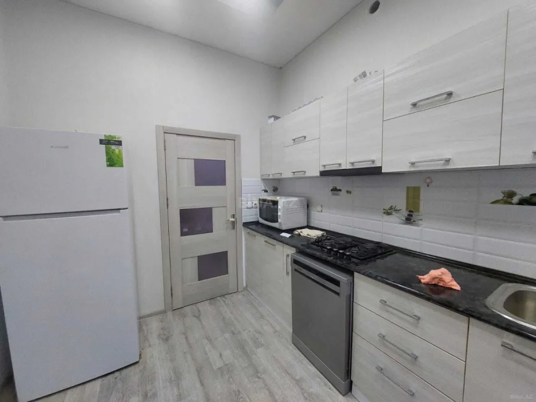 Kirayə verilir 2 otaqlı mənzil 70 m²