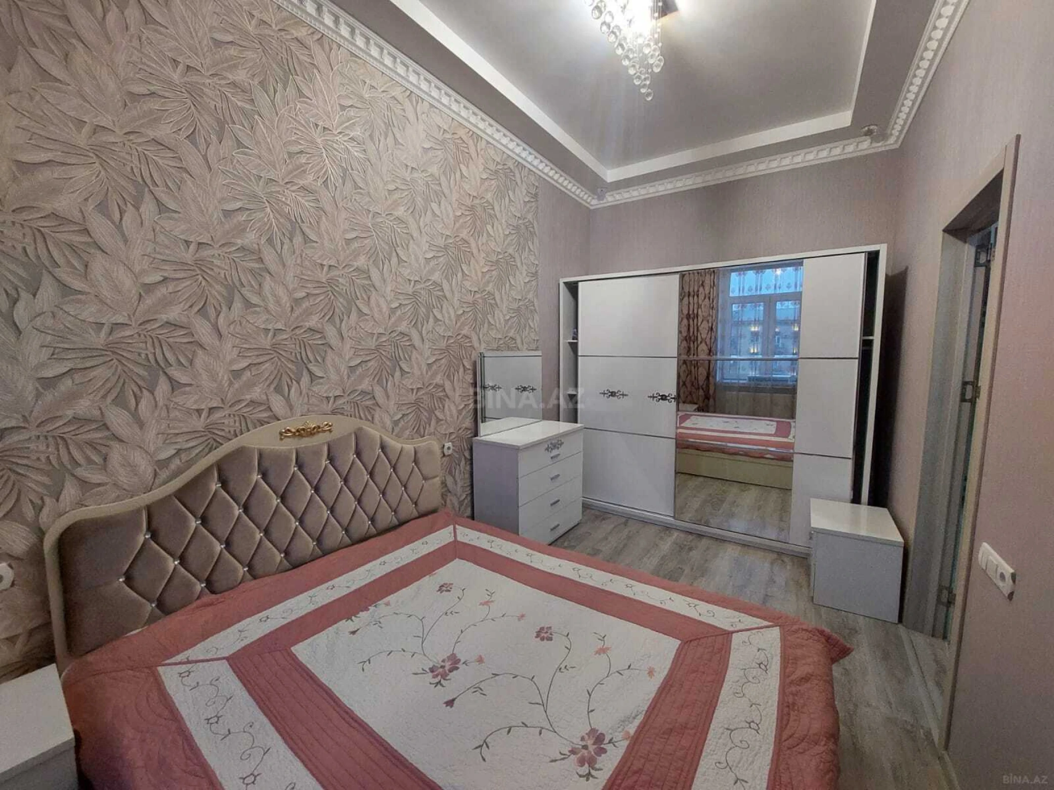 Kirayə verilir 2 otaqlı mənzil 70 m²