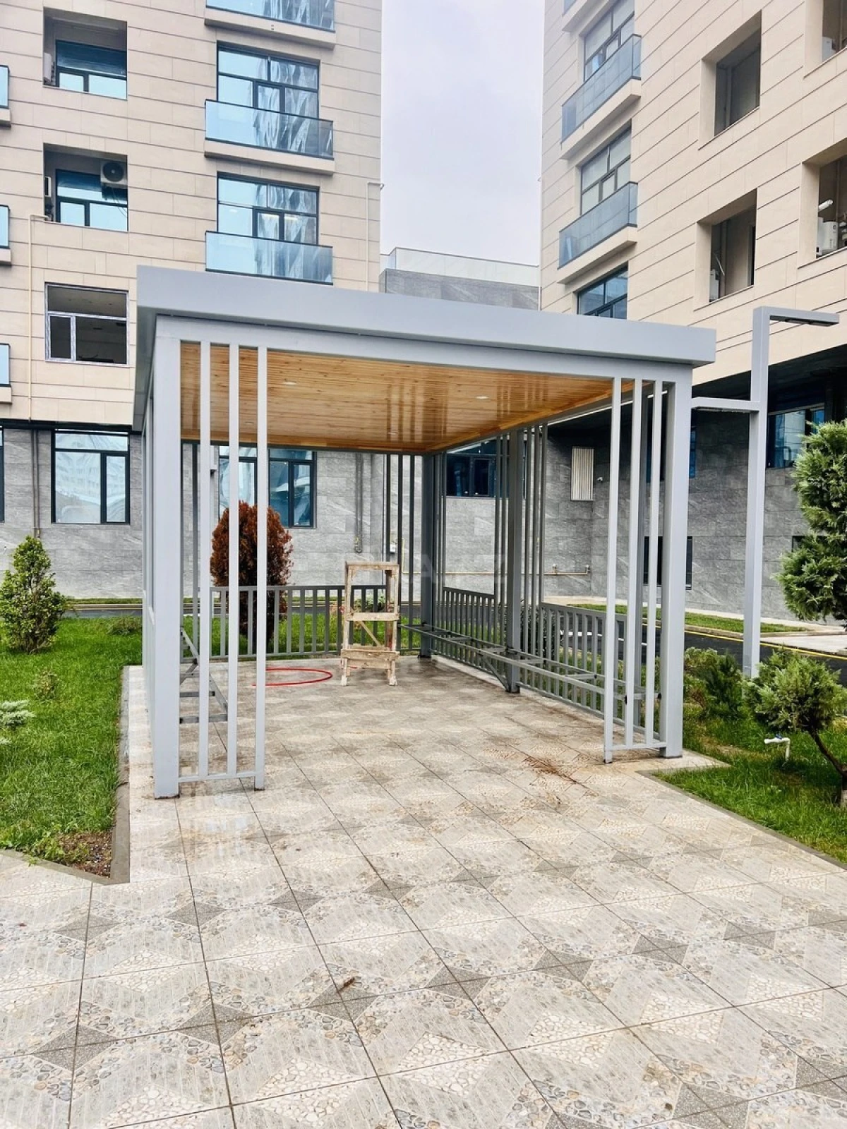 Satılır 4 otaqlı mənzil 196 m²