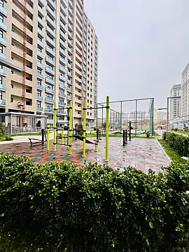 Satılır 4 otaqlı mənzil 196 m²