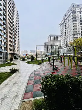 Satılır 4 otaqlı mənzil 196 m²