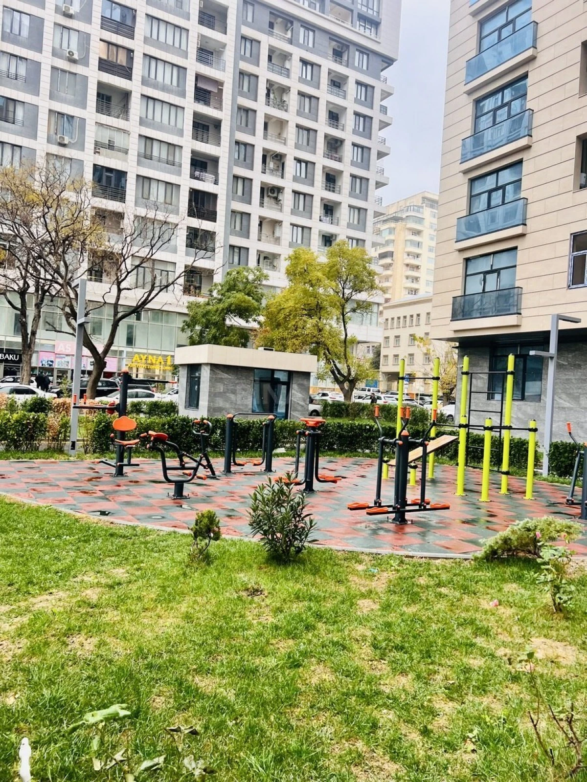 Satılır 4 otaqlı mənzil 196 m²