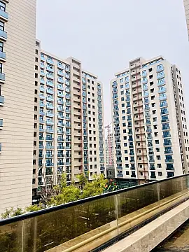 Satılır 4 otaqlı mənzil 196 m²