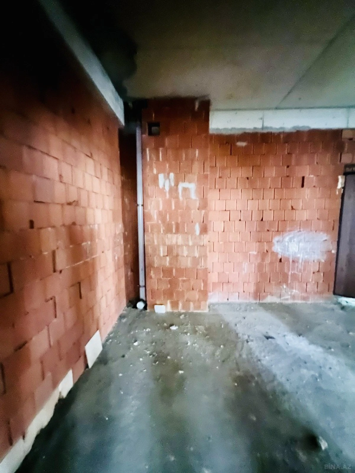 Satılır 4 otaqlı mənzil 196 m²