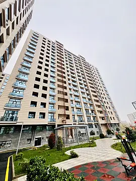 Satılır 4 otaqlı mənzil 196 m²