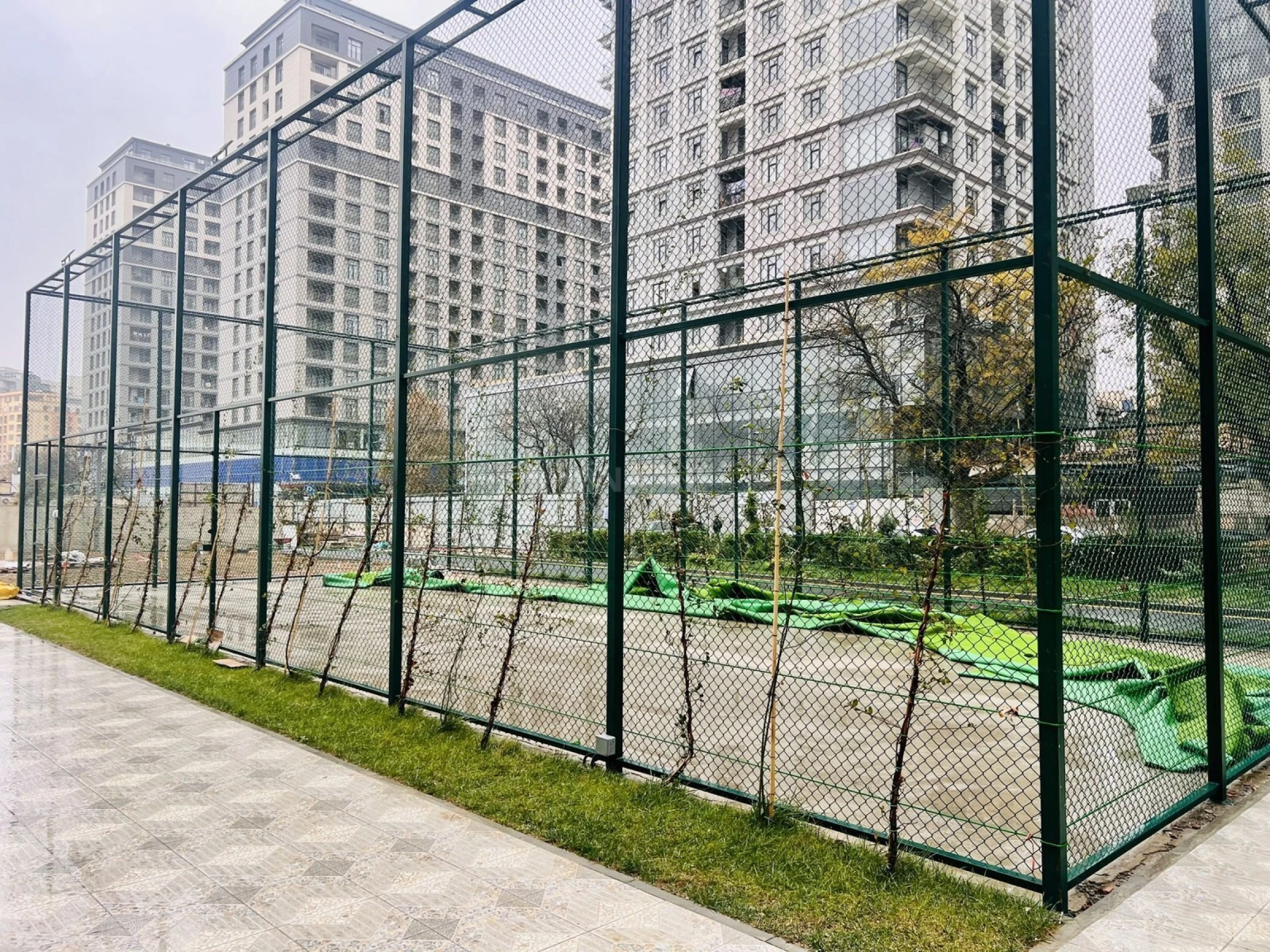 Satılır 4 otaqlı mənzil 196 m²