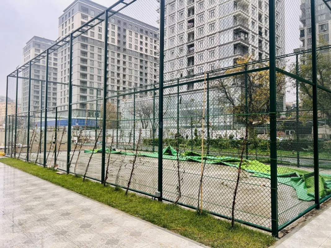 Satılır 4 otaqlı mənzil 196 m²