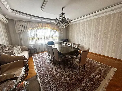 Satılır 3 otaqlı mənzil 137.1 m²