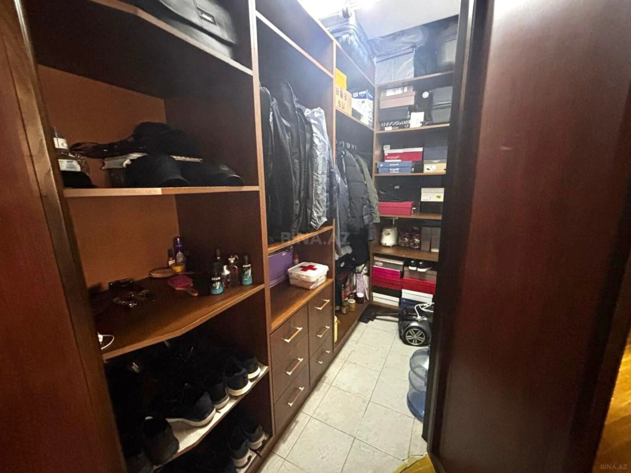 Satılır 3 otaqlı mənzil 137.1 m²