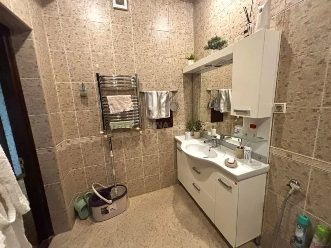 Satılır 3 otaqlı mənzil 137.1 m²