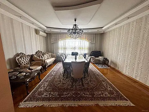 Satılır 3 otaqlı mənzil 137.1 m²