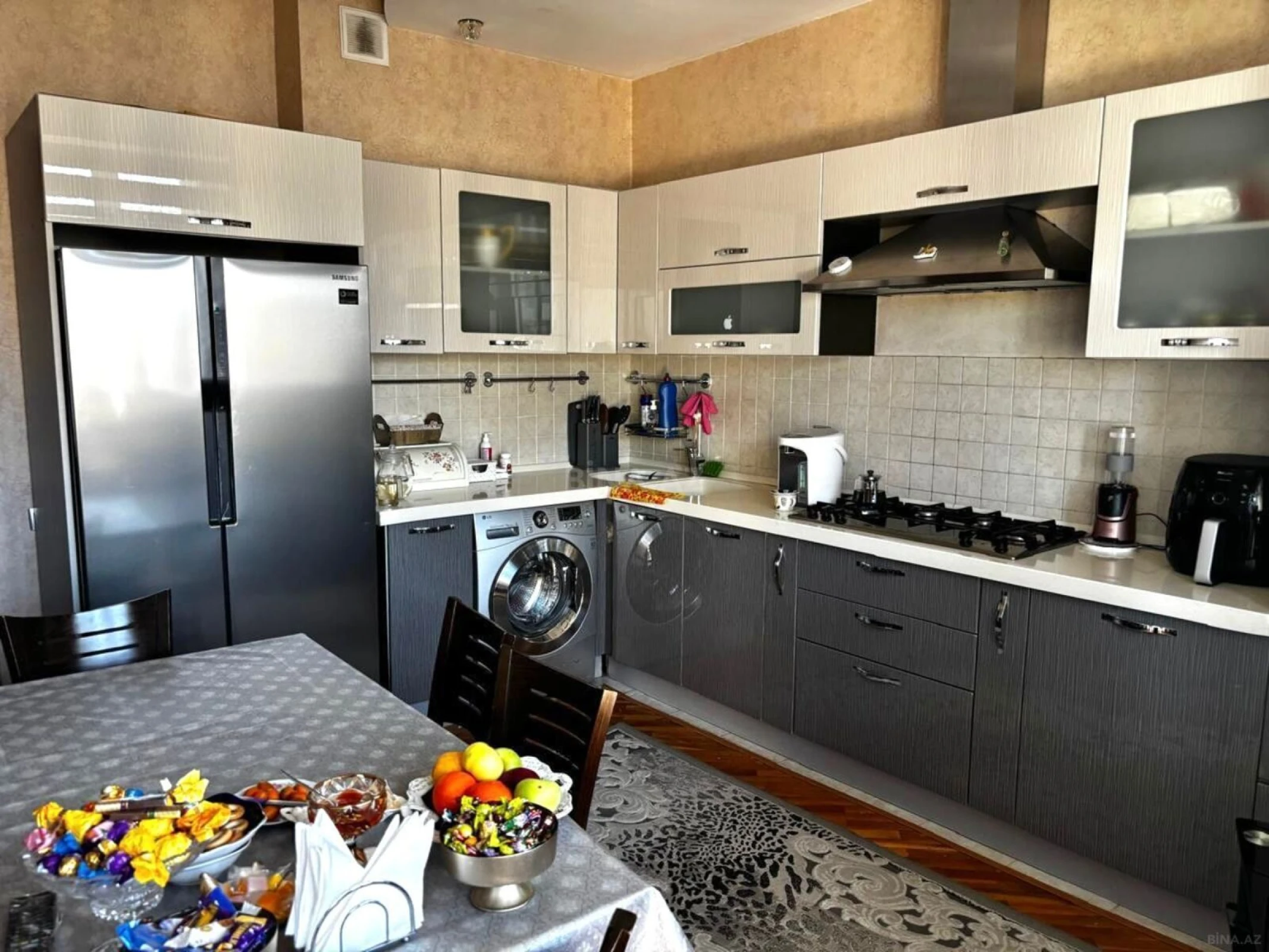 Satılır 3 otaqlı mənzil 137.1 m²