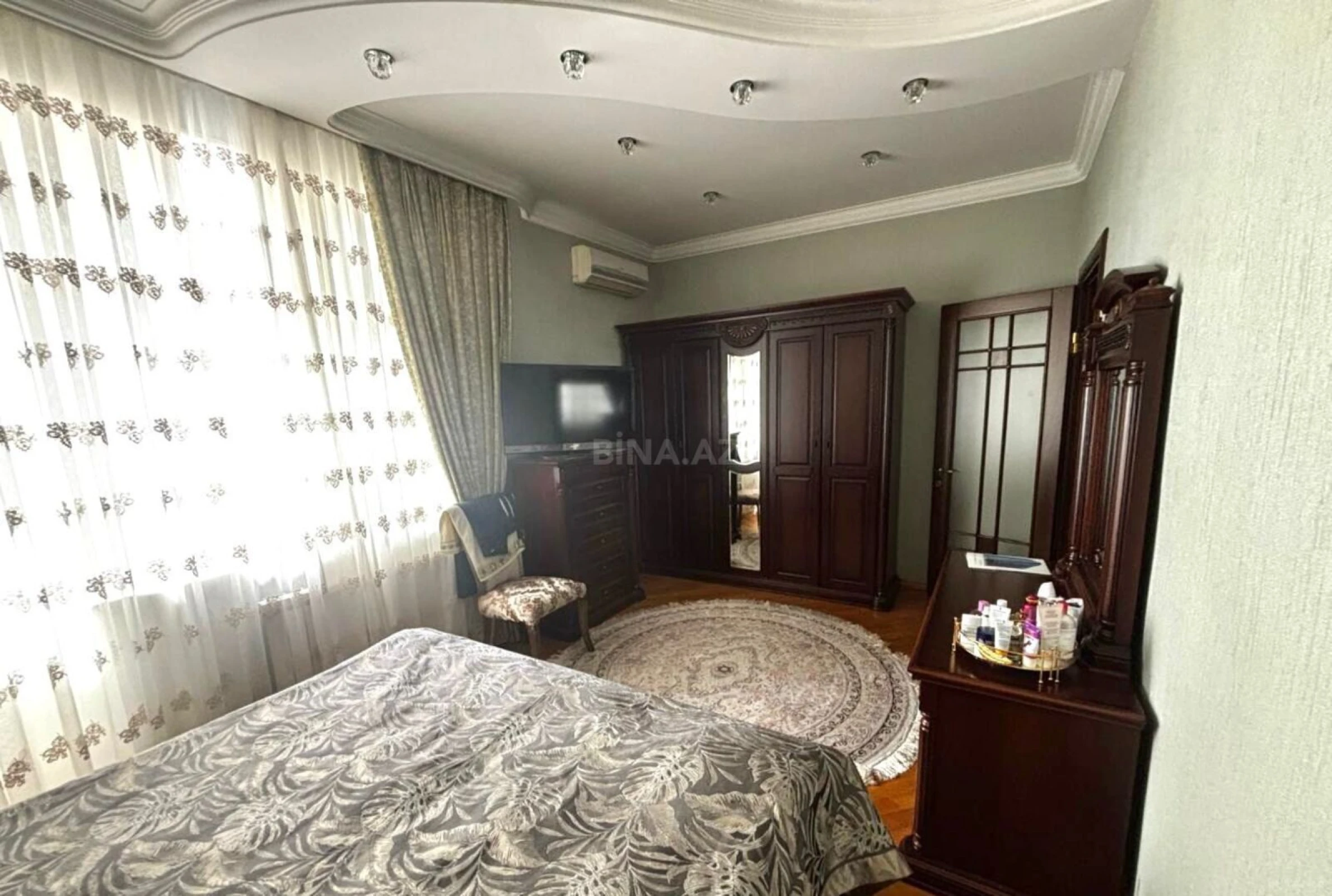 Satılır 3 otaqlı mənzil 137.1 m²