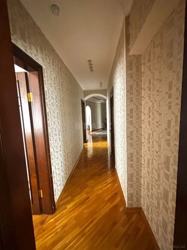 Satılır 3 otaqlı mənzil 137.1 m²