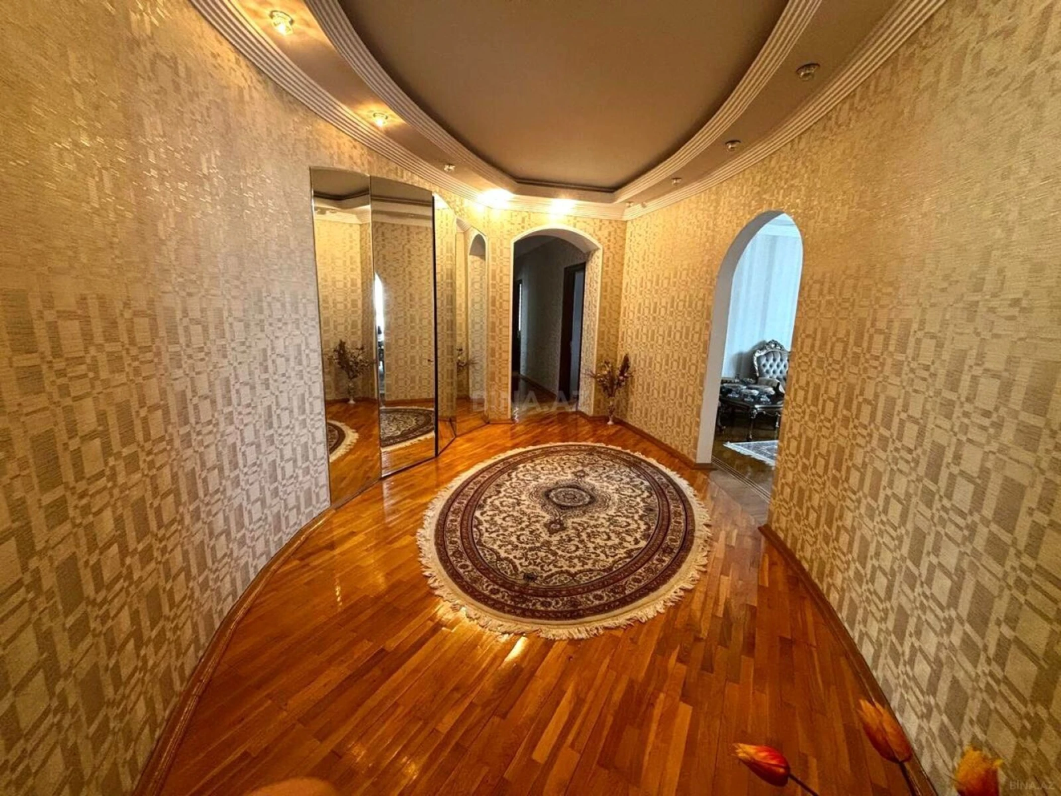 Satılır 3 otaqlı mənzil 137.1 m²
