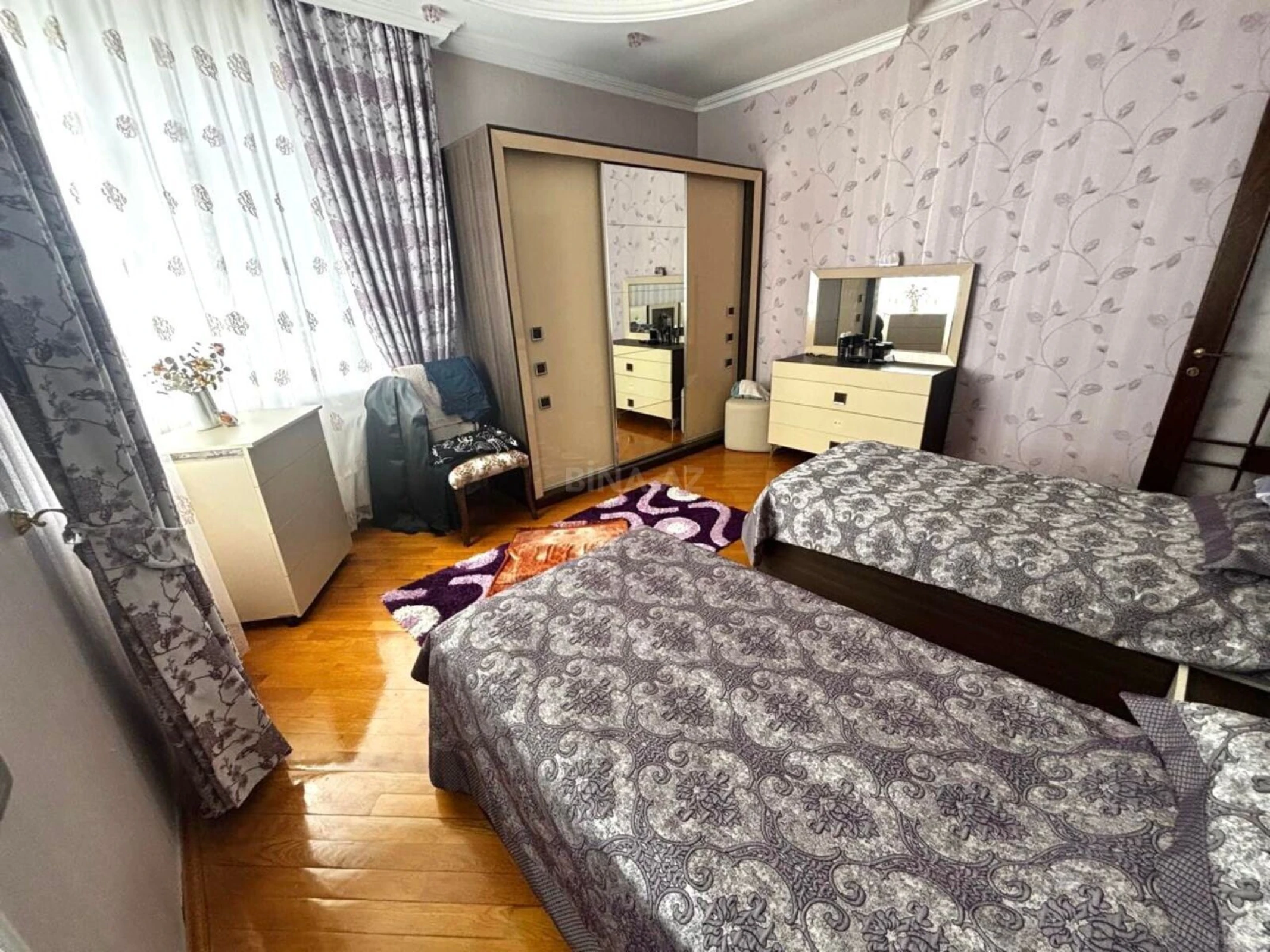Satılır 3 otaqlı mənzil 137.1 m²