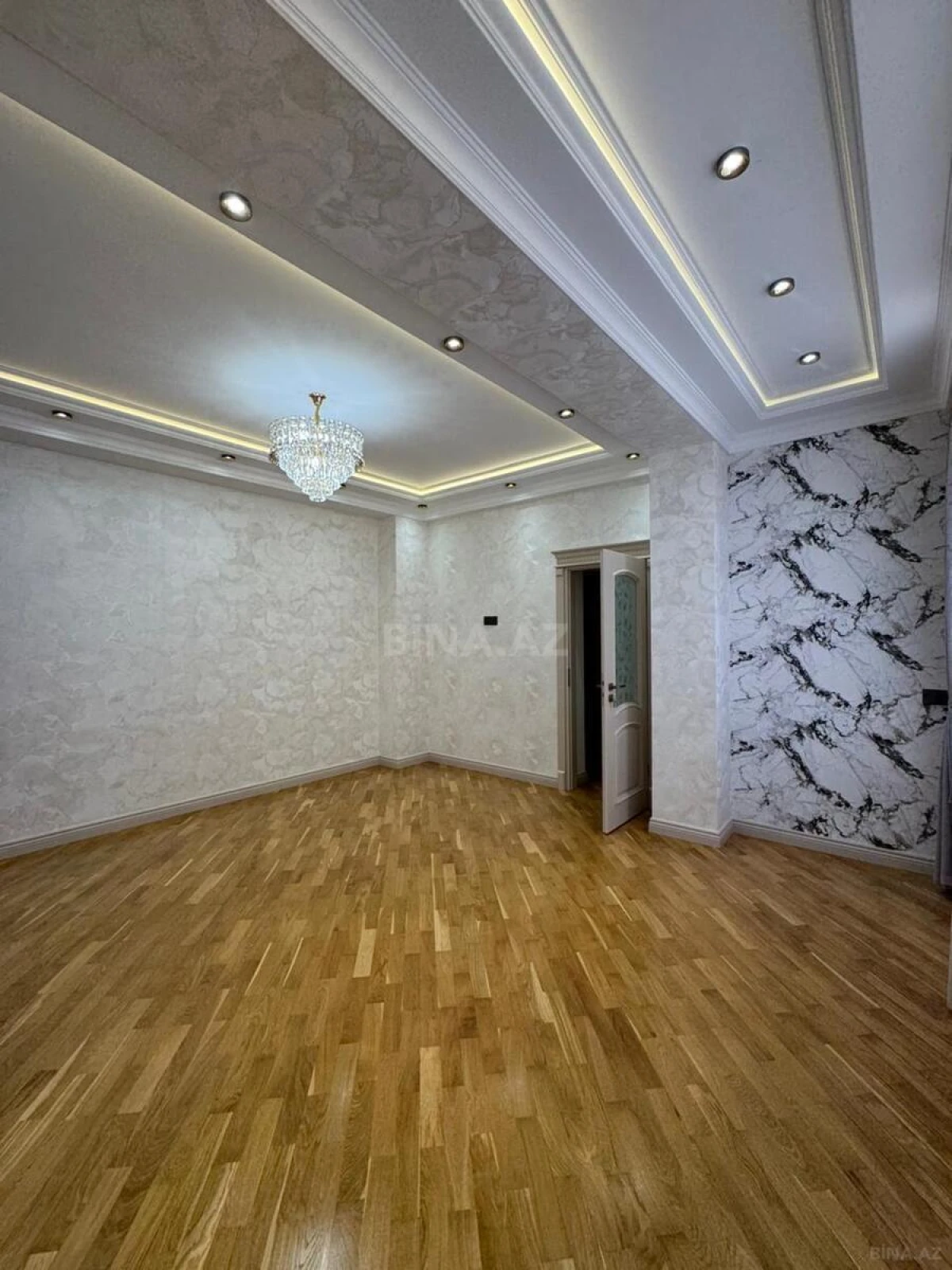 Satılır 4 otaqlı mənzil 236 m²