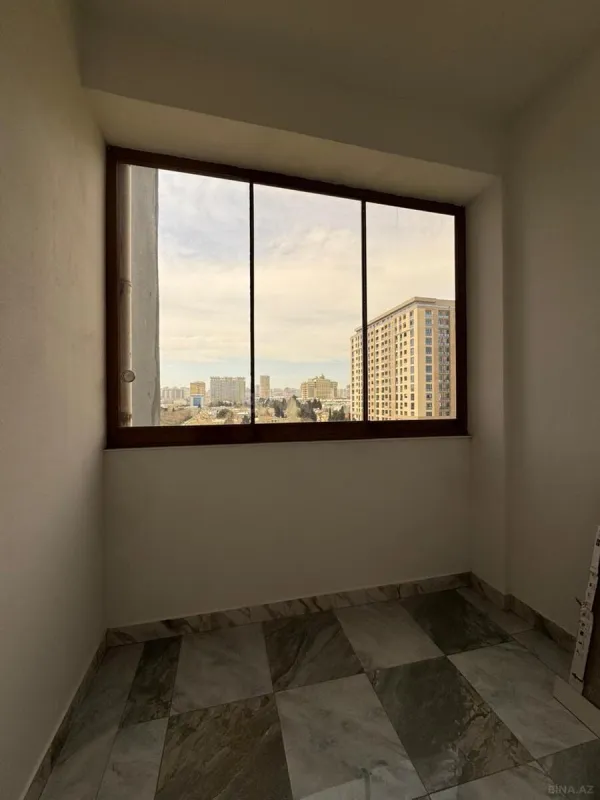 Satılır 4 otaqlı mənzil 236 m²