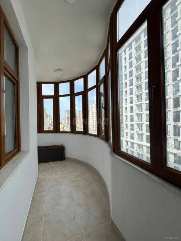 Satılır 4 otaqlı mənzil 236 m²