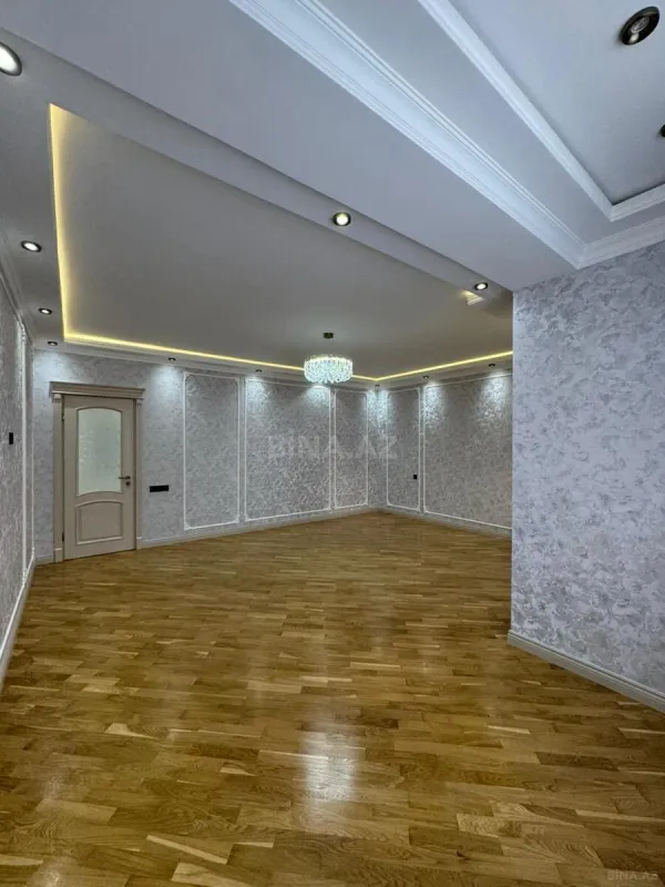 Satılır 4 otaqlı mənzil 236 m²