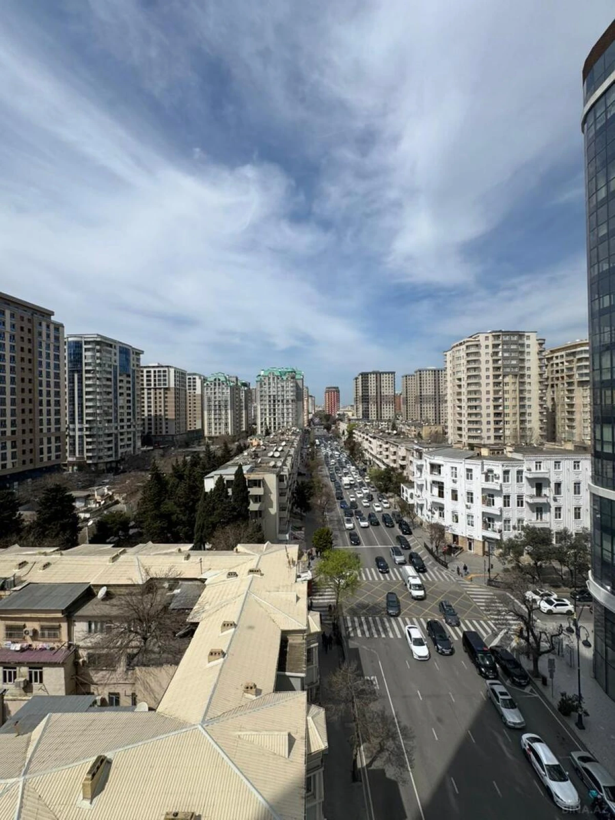 Satılır 4 otaqlı mənzil 236 m²