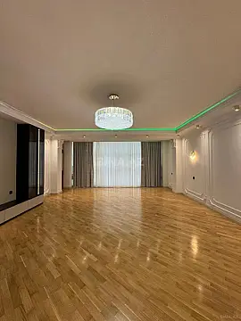 Satılır 4 otaqlı mənzil 236 m²