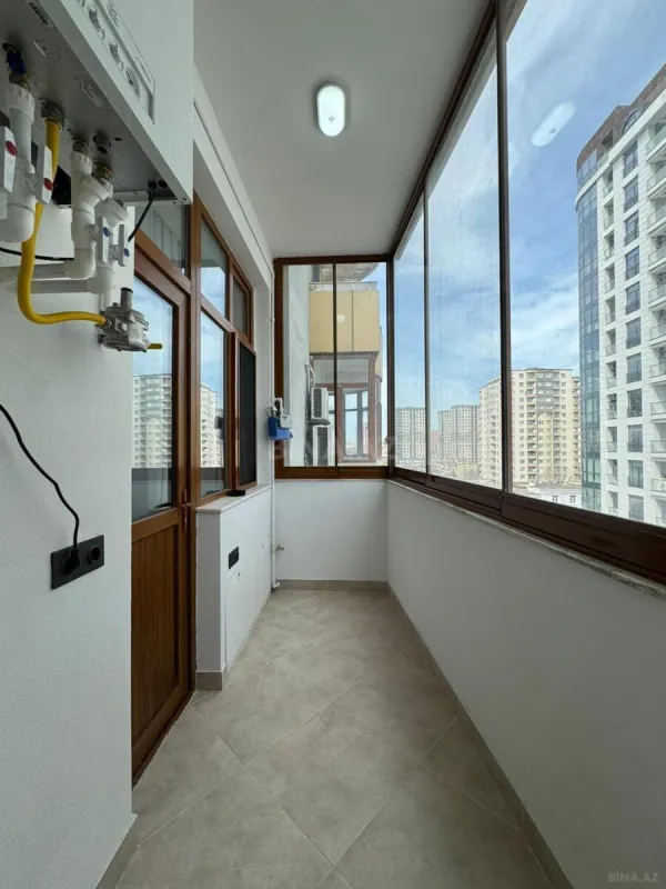 Satılır 4 otaqlı mənzil 236 m²