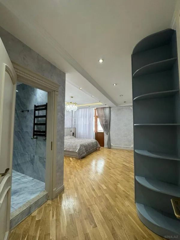 Satılır 4 otaqlı mənzil 236 m²