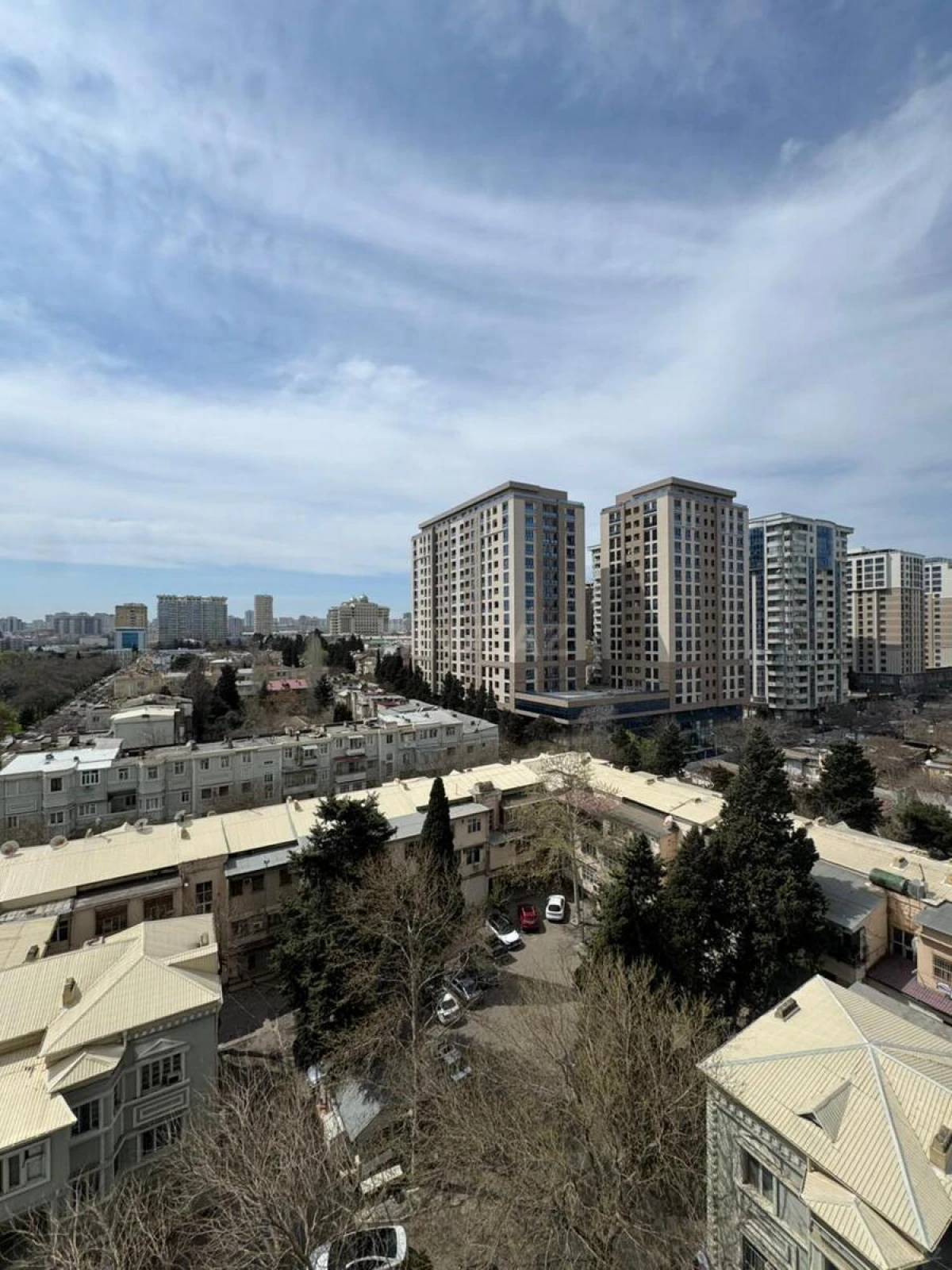 Satılır 4 otaqlı mənzil 236 m²