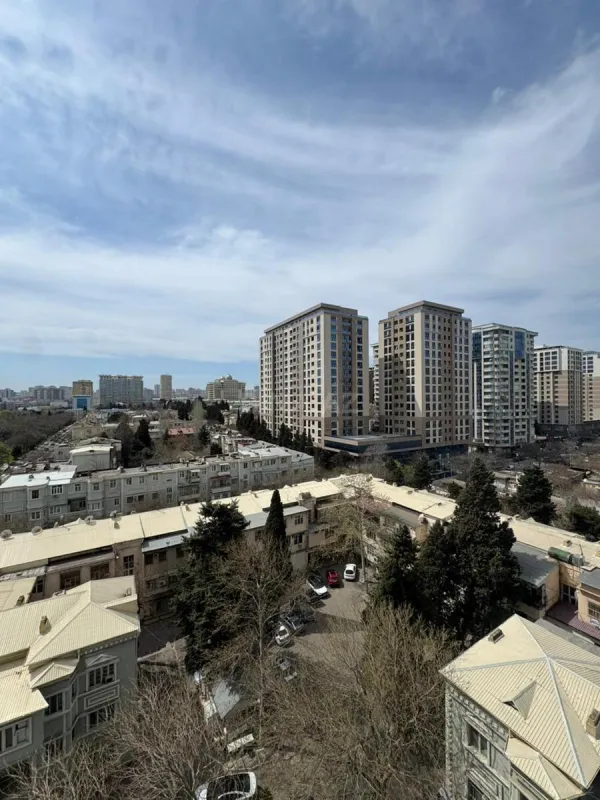 Satılır 4 otaqlı mənzil 236 m²