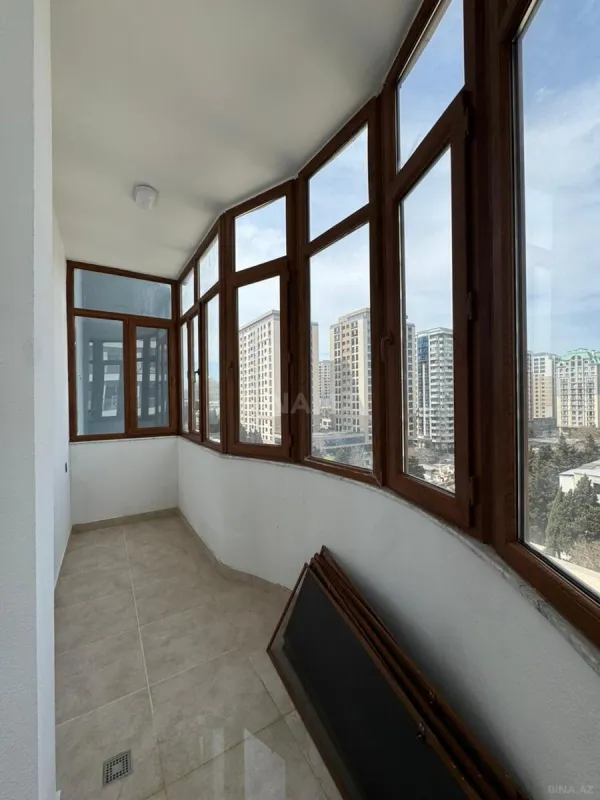 Satılır 4 otaqlı mənzil 236 m²