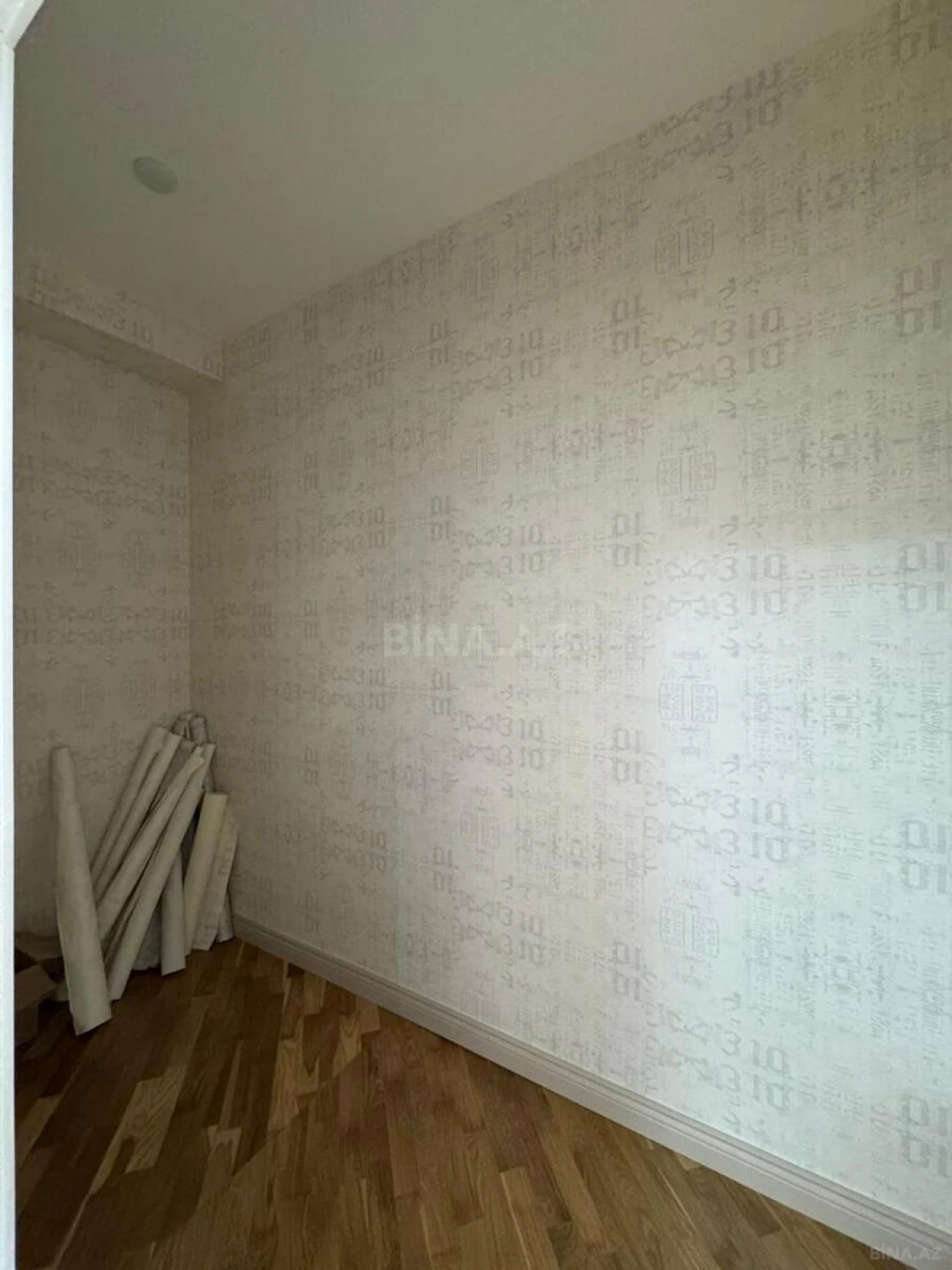 Satılır 4 otaqlı mənzil 236 m²