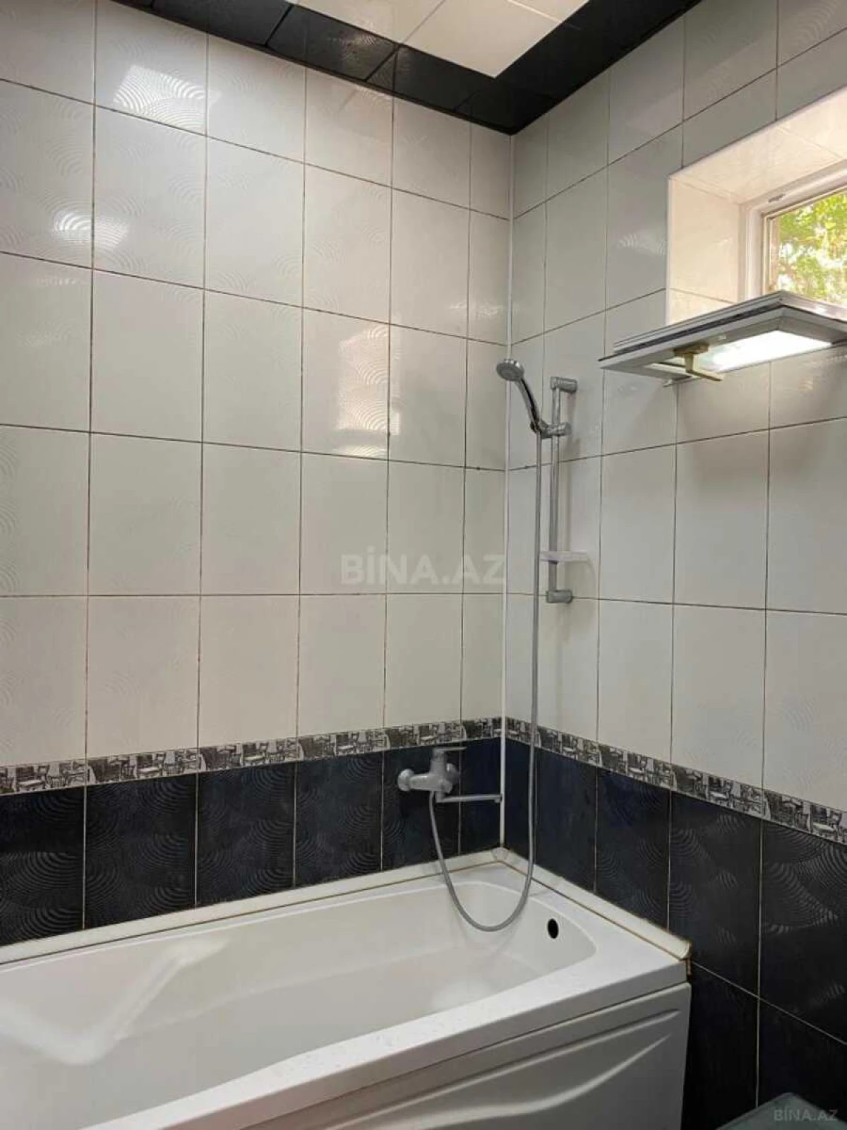 Satılır 5 otaqlı həyət evi 290 m²