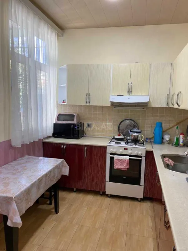 Satılır 5 otaqlı həyət evi 290 m²