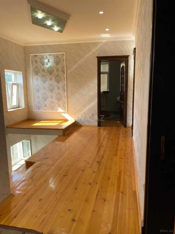 Satılır 5 otaqlı həyət evi 290 m²