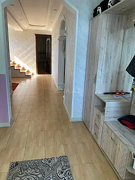 Satılır 5 otaqlı həyət evi 290 m²