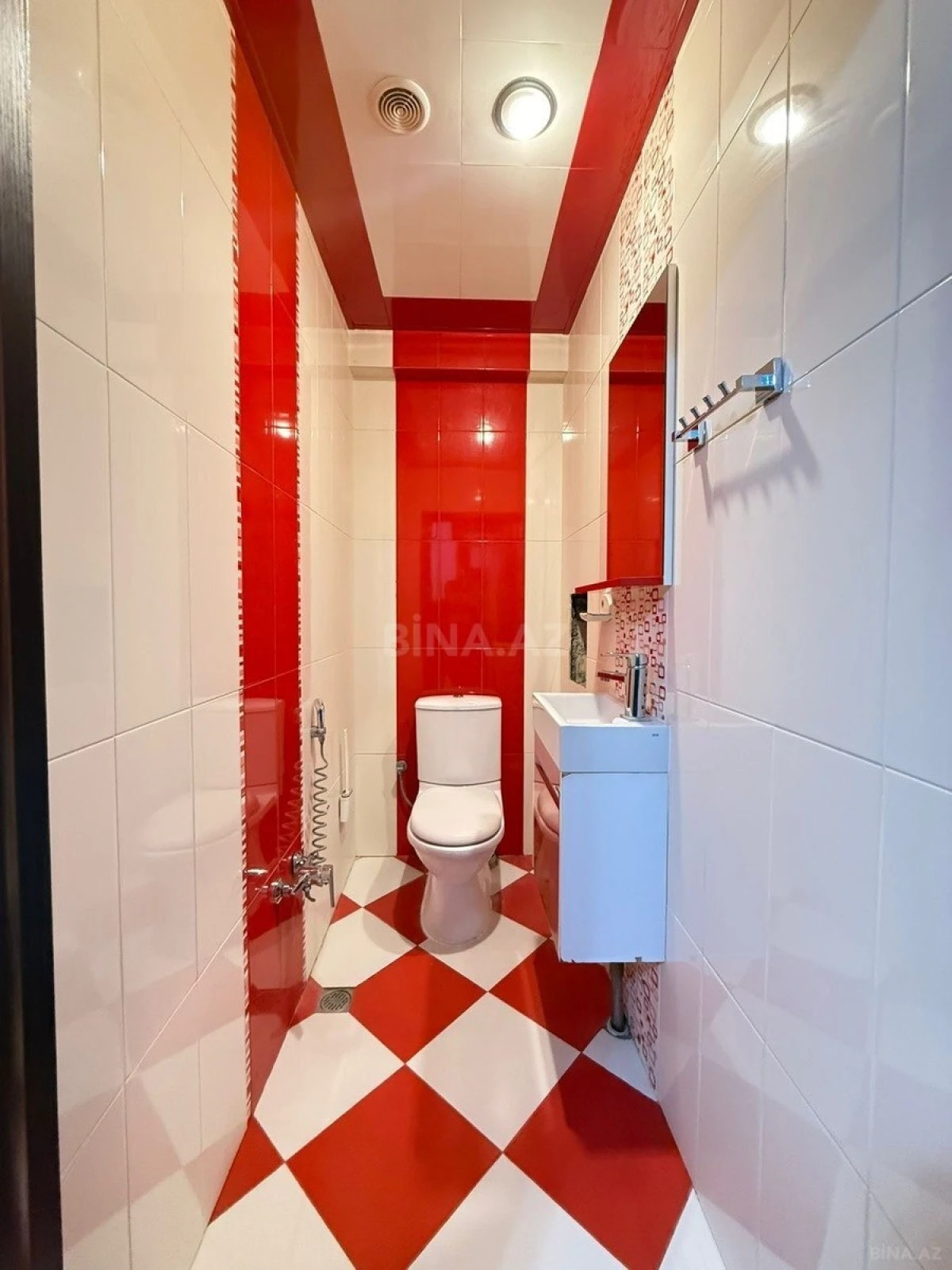 Satılır 2 otaqlı mənzil 76 m²