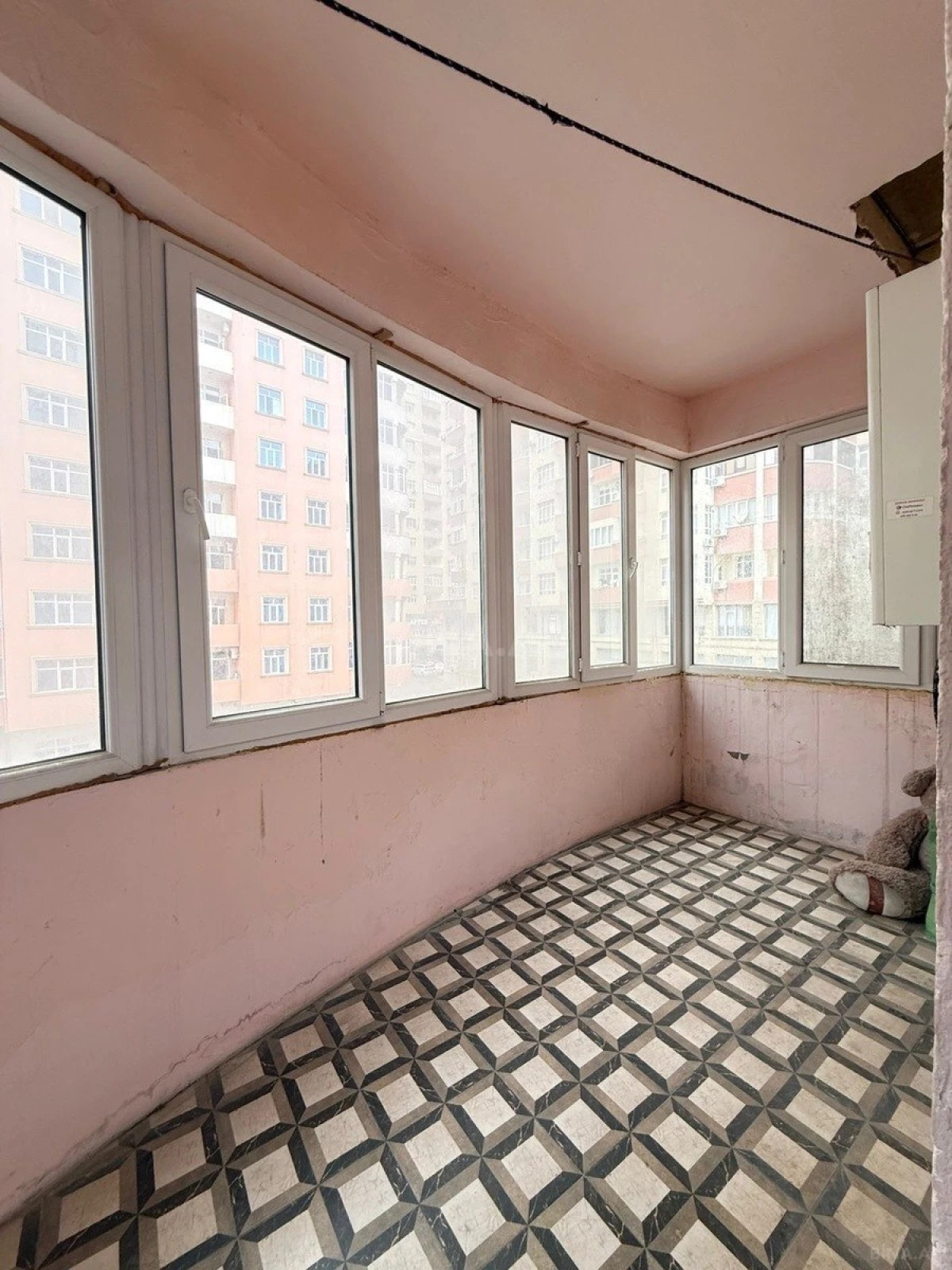 Satılır 2 otaqlı mənzil 76 m²