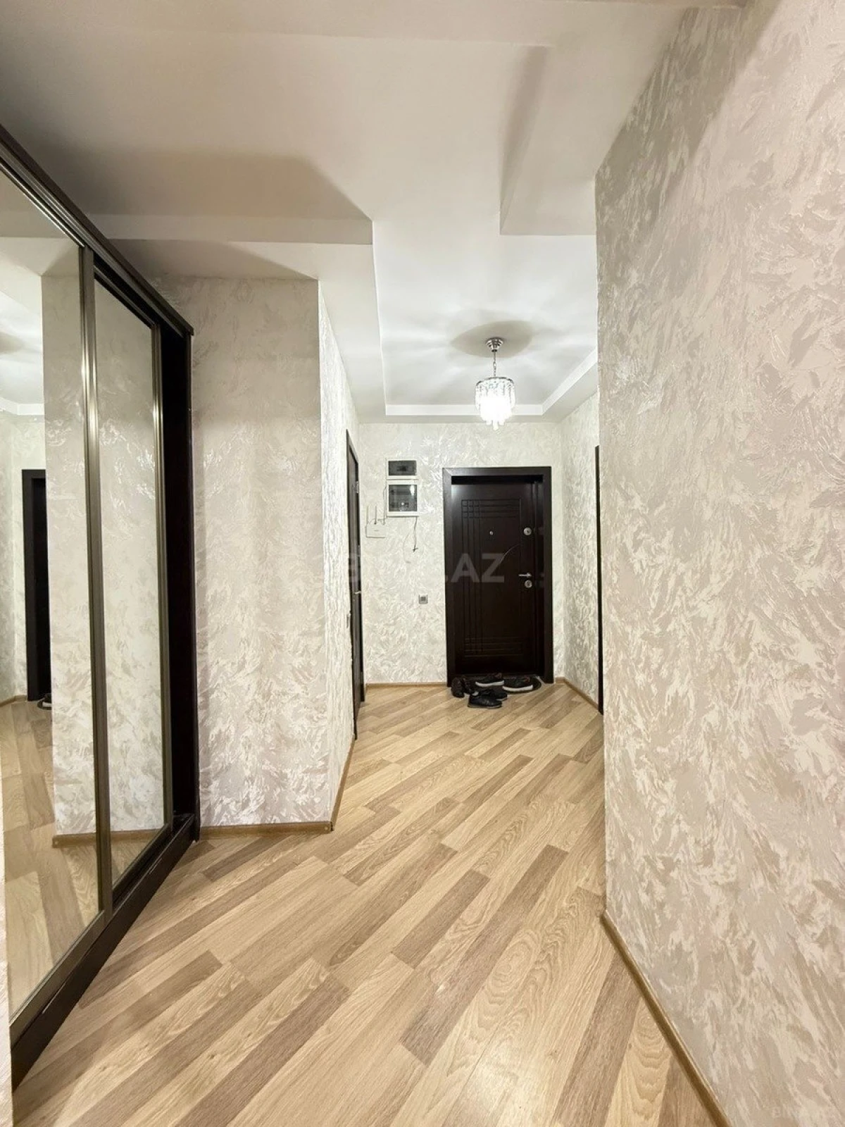 Satılır 2 otaqlı mənzil 76 m²