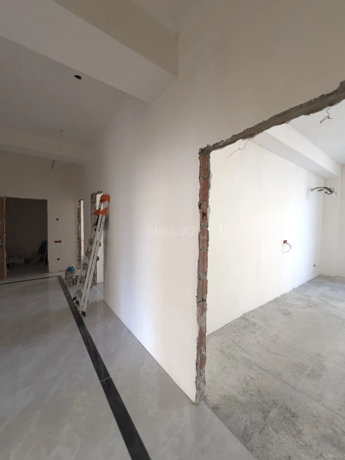 Satılır 4 otaqlı mənzil 135 m²
