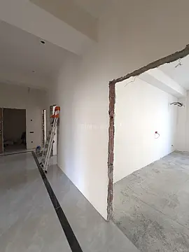Satılır 4 otaqlı mənzil 135 m²