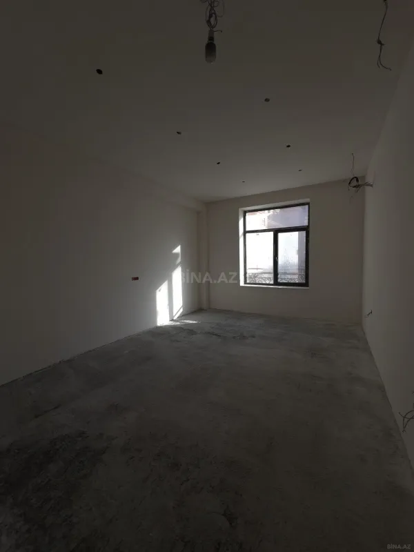 Satılır 4 otaqlı mənzil 135 m²