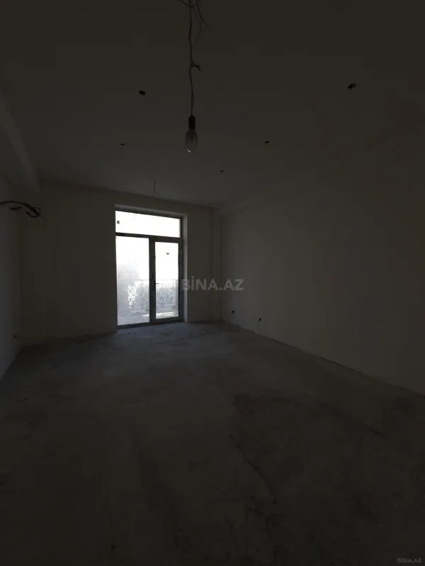 Satılır 4 otaqlı mənzil 135 m²