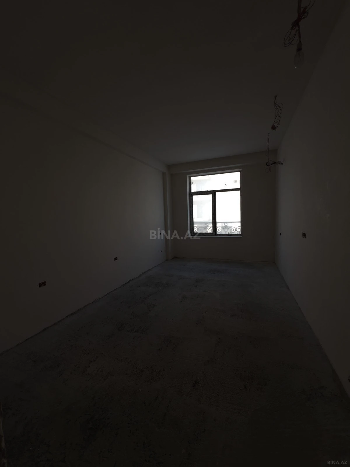 Satılır 4 otaqlı mənzil 135 m²