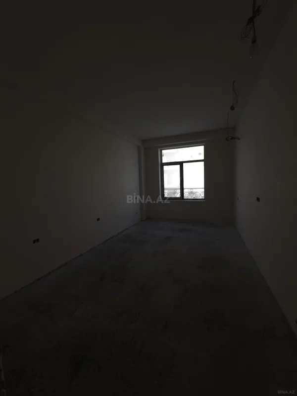Satılır 4 otaqlı mənzil 135 m²