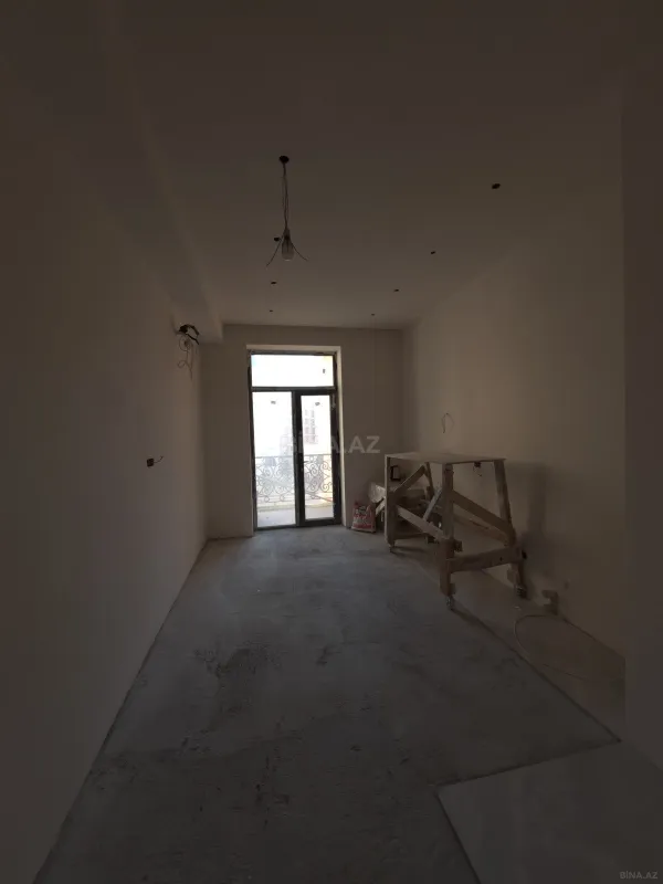 Satılır 4 otaqlı mənzil 135 m²